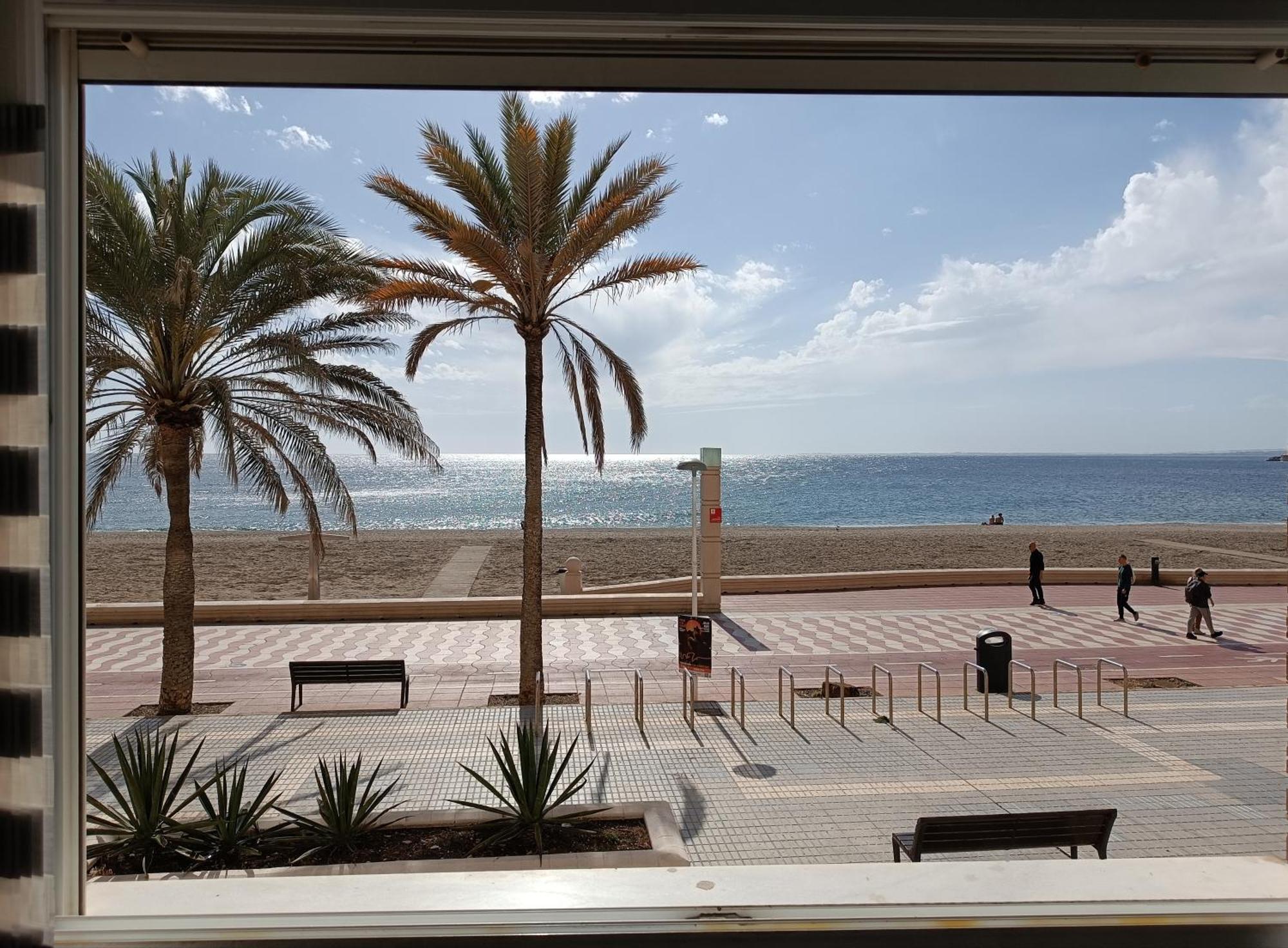 Piso Primera Linea Playa Almería Exterior foto